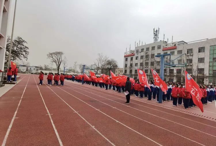 知危险,会避险,守护安全成长--开封静宜中学第五周升旗仪式