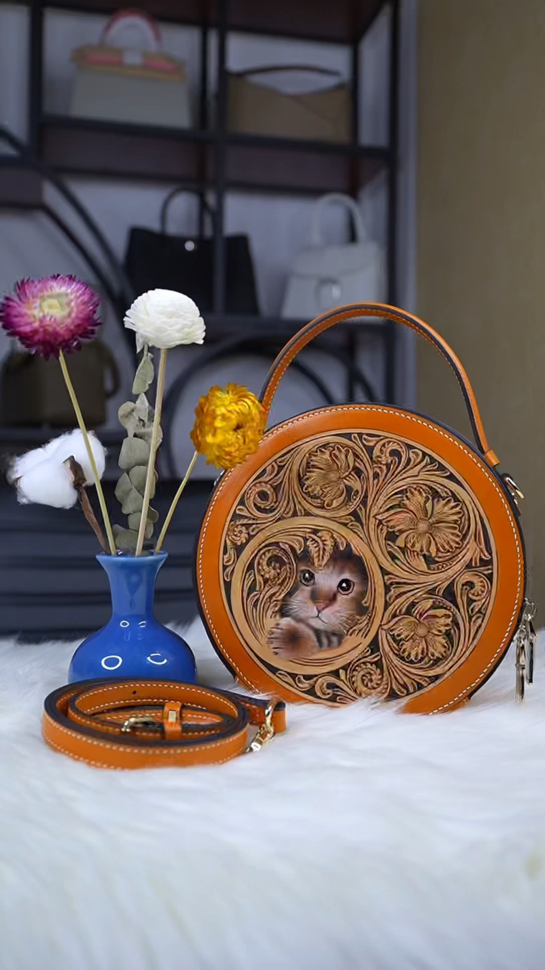 国风皮雕彩绘包