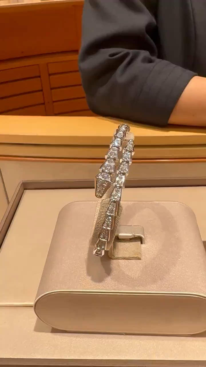 宝格丽 灵蛇系列手镯太美了吧-度小视