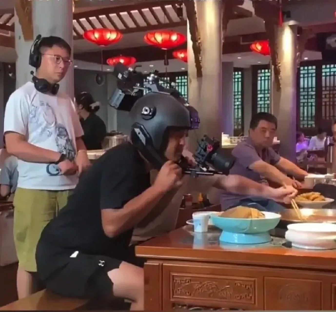 兄弟们,原来摄像头是这样长头上的#我要上热门