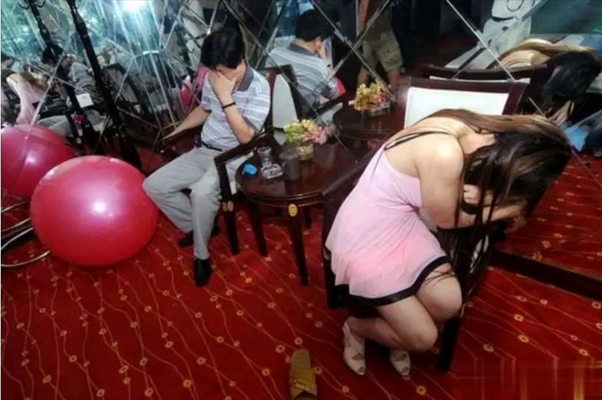 三亚换妻游戏淫乱事件中涉及的被捕者狡辩:自愿无罪!  最近,关于三亚