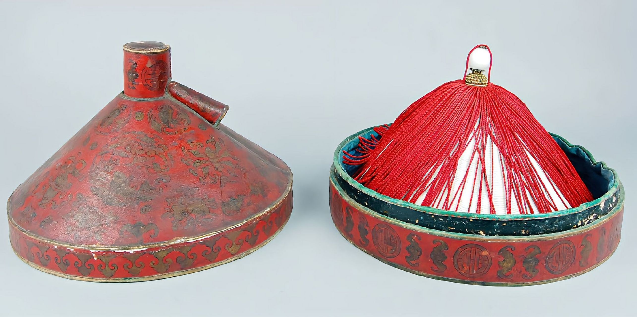 抛除顶戴花翎在封建社会的政治意义外,这种宝石镶顶的官帽,单纯从每一