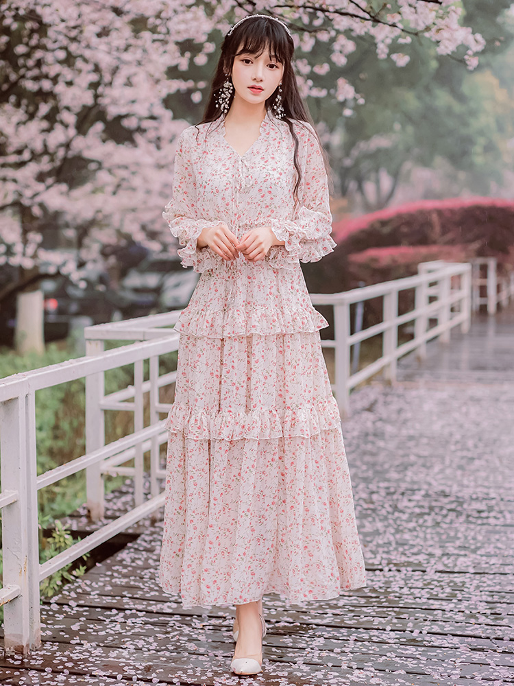 穿搭文案,碎花裙篇:夏天的温柔和浪漫,都隐藏在碎花裙里