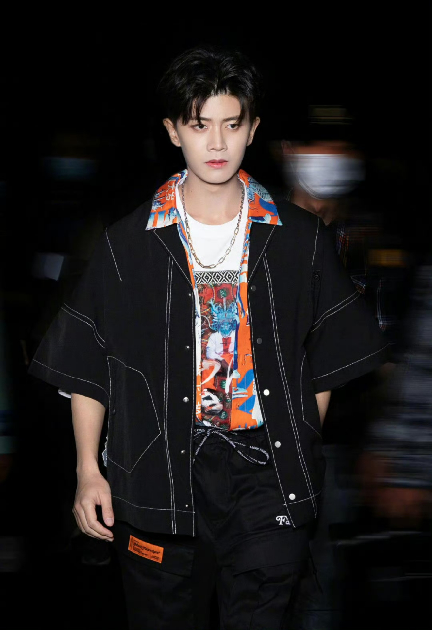 任嘉伦# 210406 任嘉伦马克华菲大秀