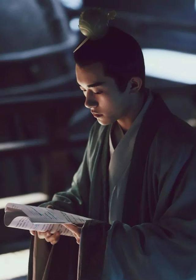 易烊千玺汉服造型太可了,陌上人如玉,公子世无双,说的就是他吧