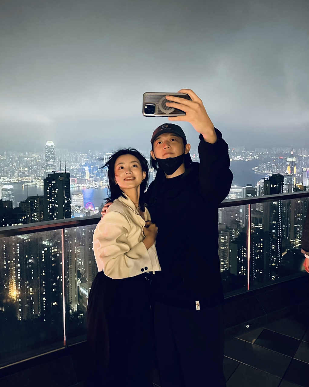 霍尊官宣新恋情,两人在一起两年多了,女方施冰岚毕业于哥伦比亚大学