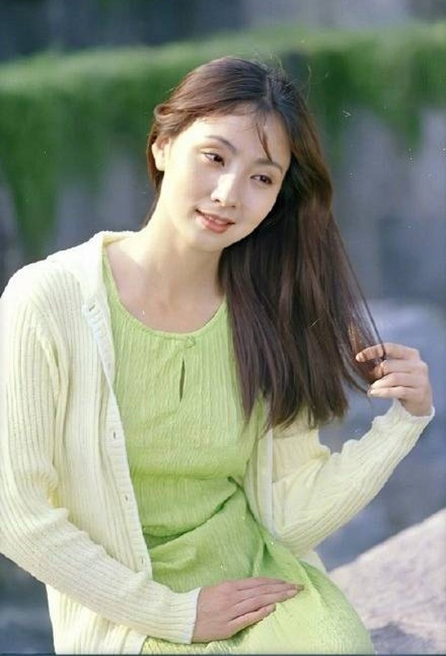 陶虹年轻时确实很美,温婉动人,很有灵气