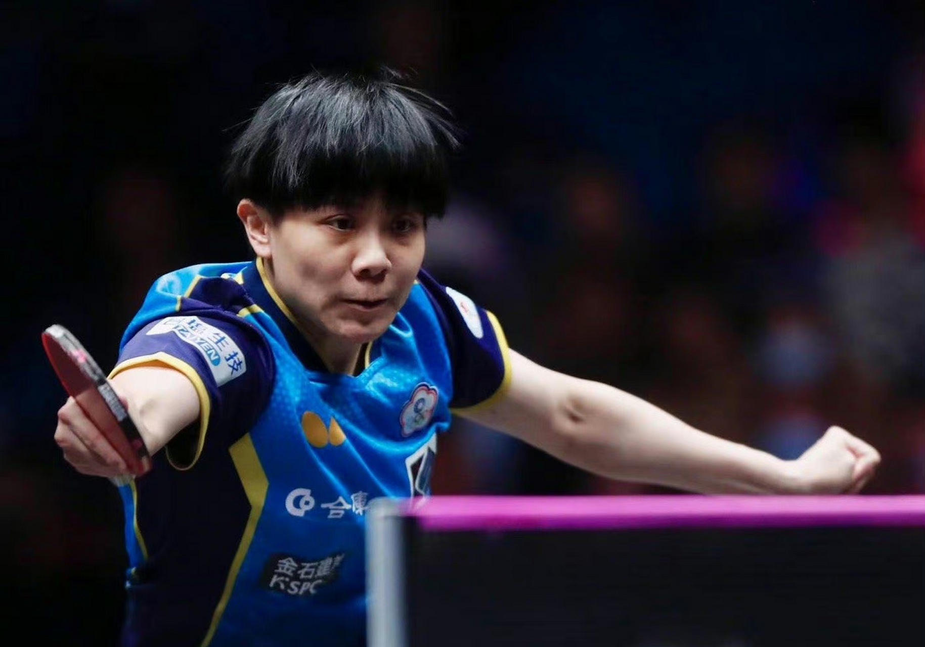 有意思的是,球迷都说这二位长得很相似,乍一看很难辨别,仔细看了