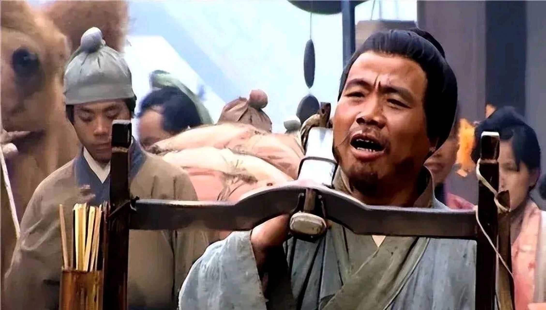 武大郎宋文华,身高仅1米5妻子比他高10厘米,矮个男人也有春天  常言道