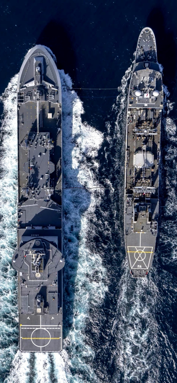 法国海军补给舰图片