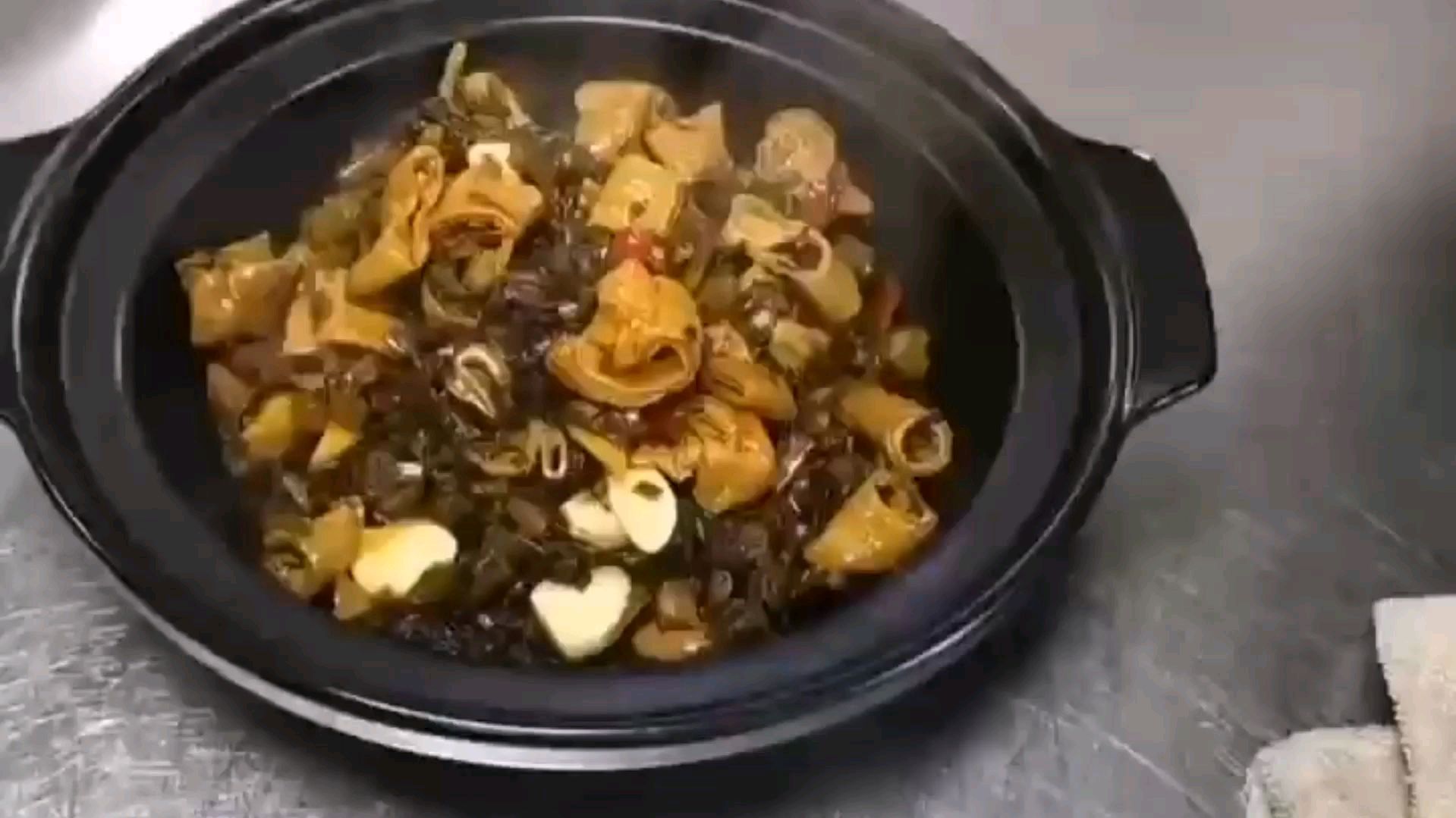 大肠不要再红烧了,教你一个新做法,肥而不腻,大人小孩都爱吃