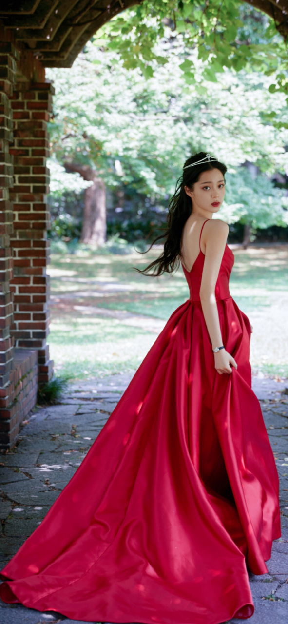 欧阳娜娜红色礼服