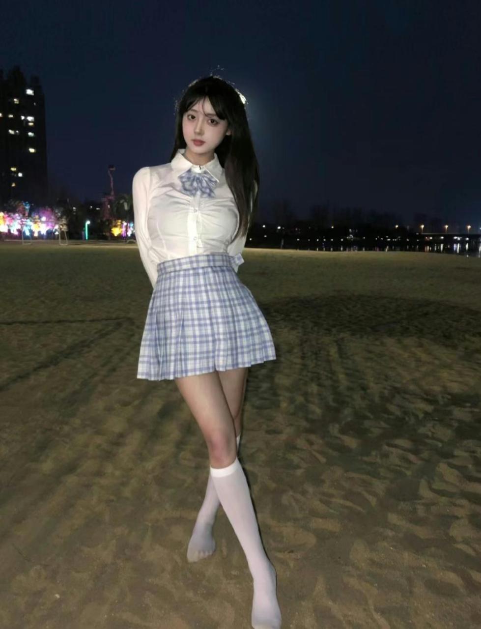 这是大学的校花,被我用一根棒棒糖拿下了