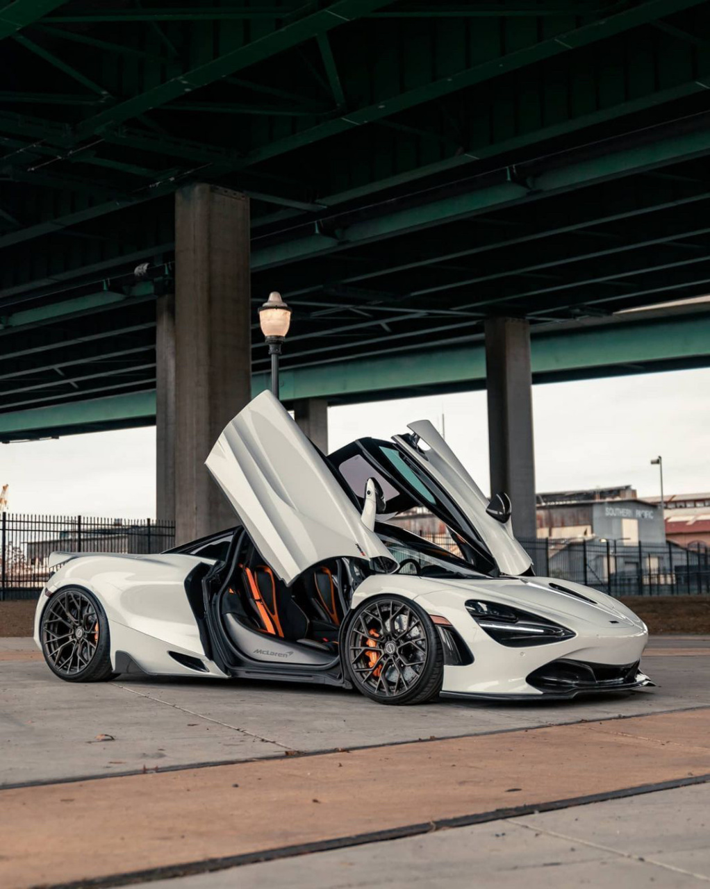 迈凯伦720s是一款超级跑车,由英国汽车制造商迈凯伦生产.