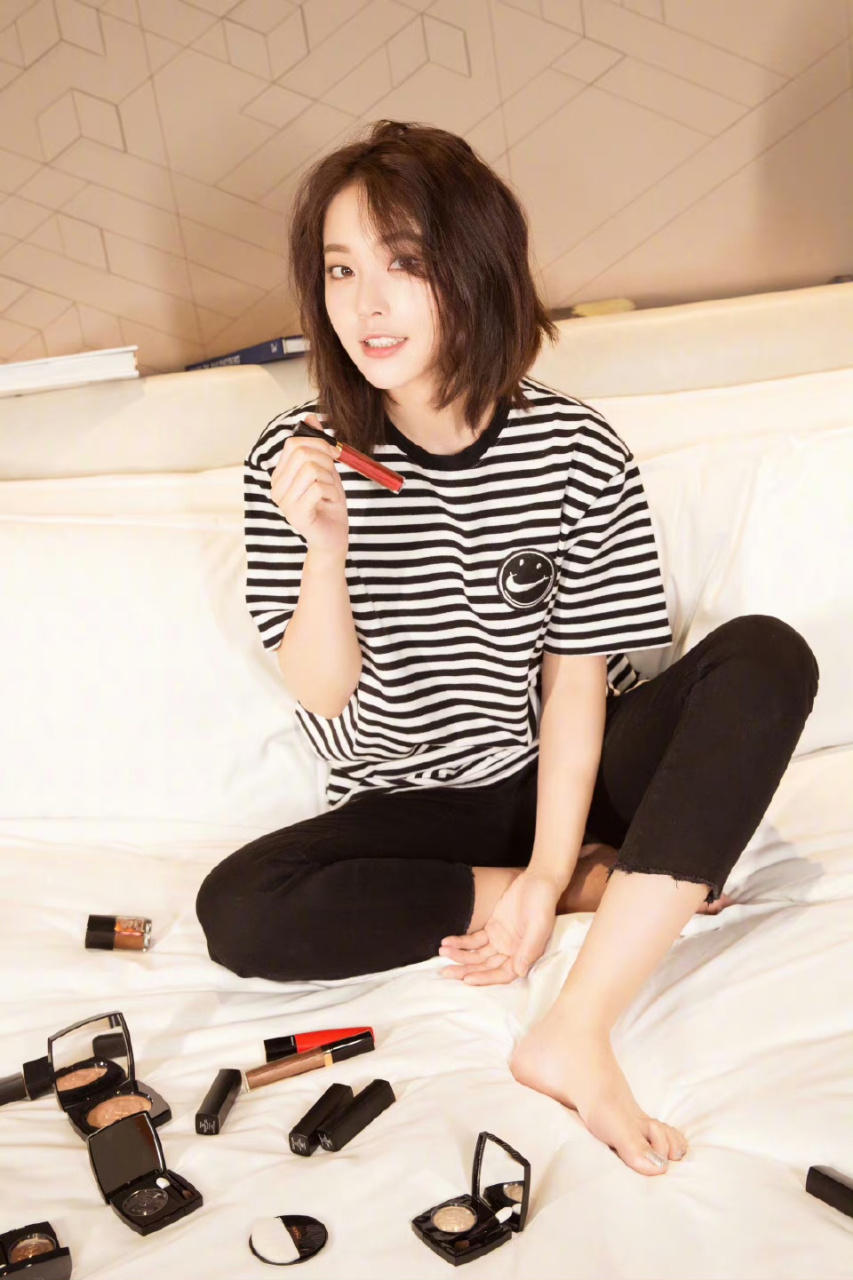 张佳宁  光脚丫