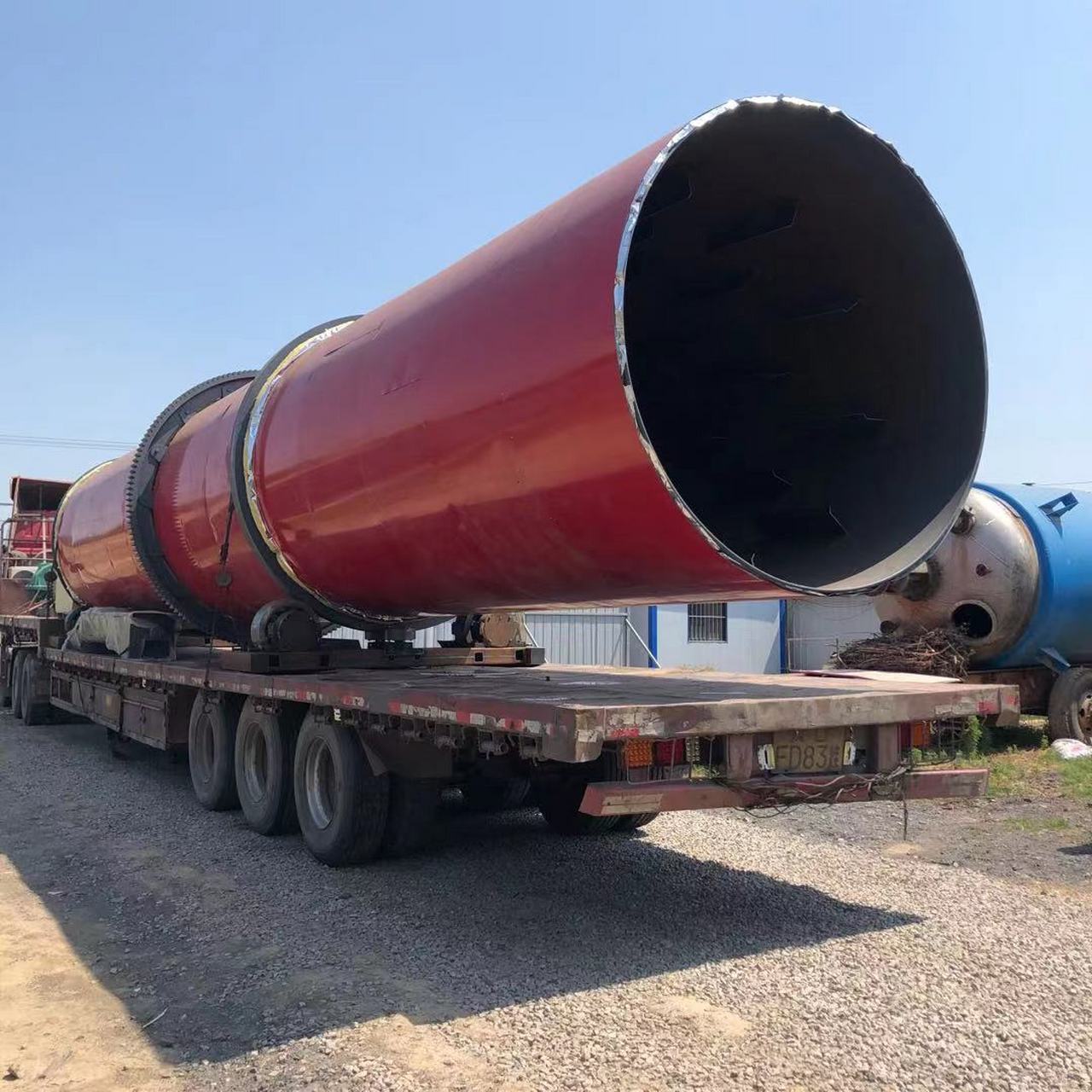 二手回转滚筒烘干机装车发出