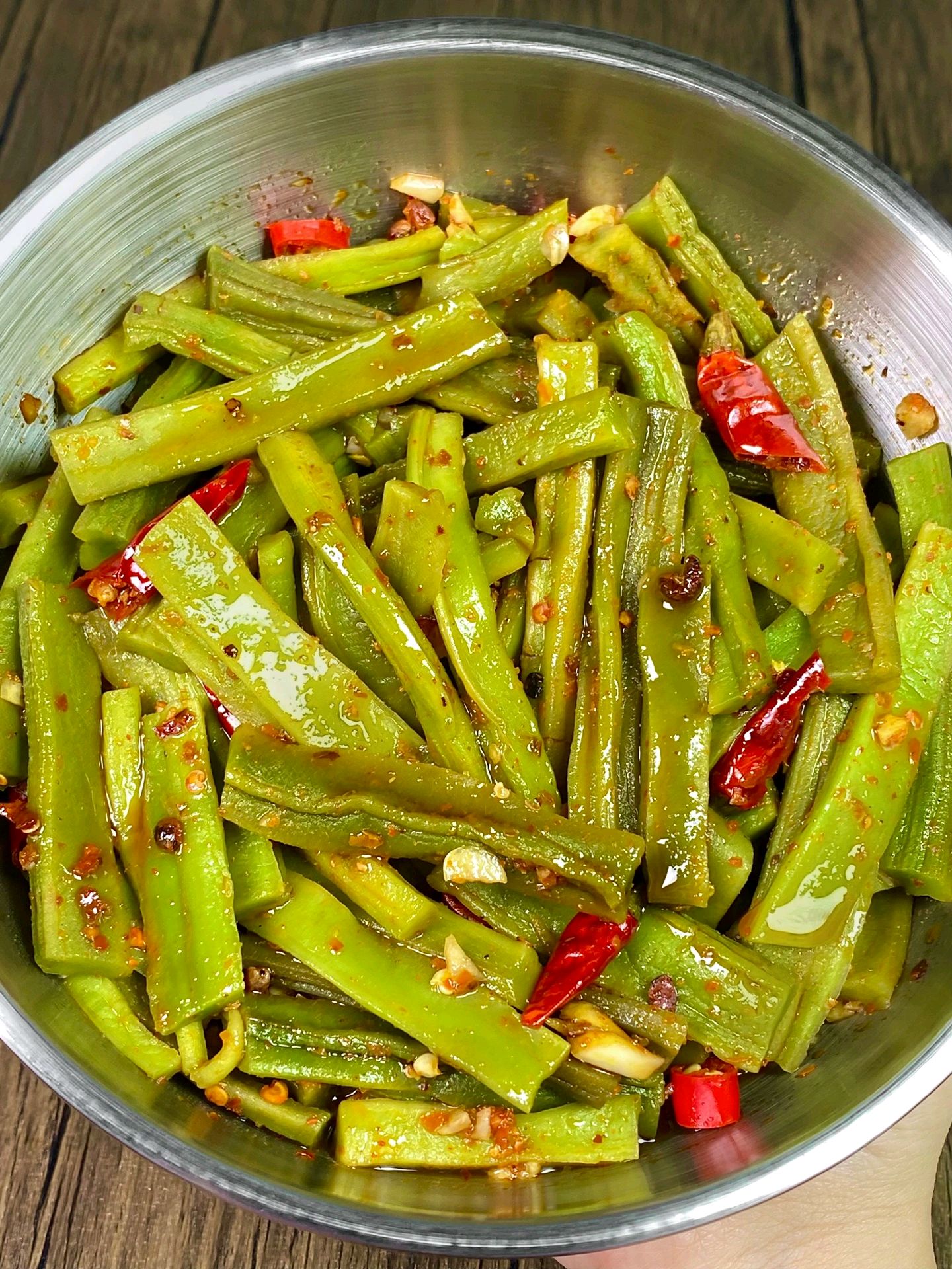 今天做凉拌贡菜这样做吃起来嘎崩脆之前在火锅店吃了一口回来
