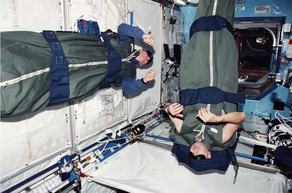 航天员在太空怎么睡觉?中国的空间站又有多豪华?