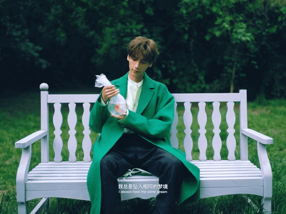 罗云熙费加罗男士杂志带给读者顶级少年感体验