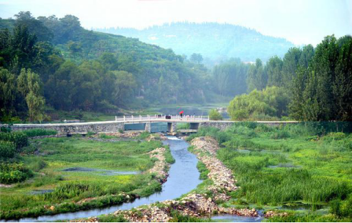 河南萬泉湖依靠旅遊業扶貧,成功發展旅遊景點,當地人可以免費玩