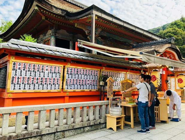 日本與中國牌坊相似的鳥居到底什麼用途?有些鳥居竟然建在水中