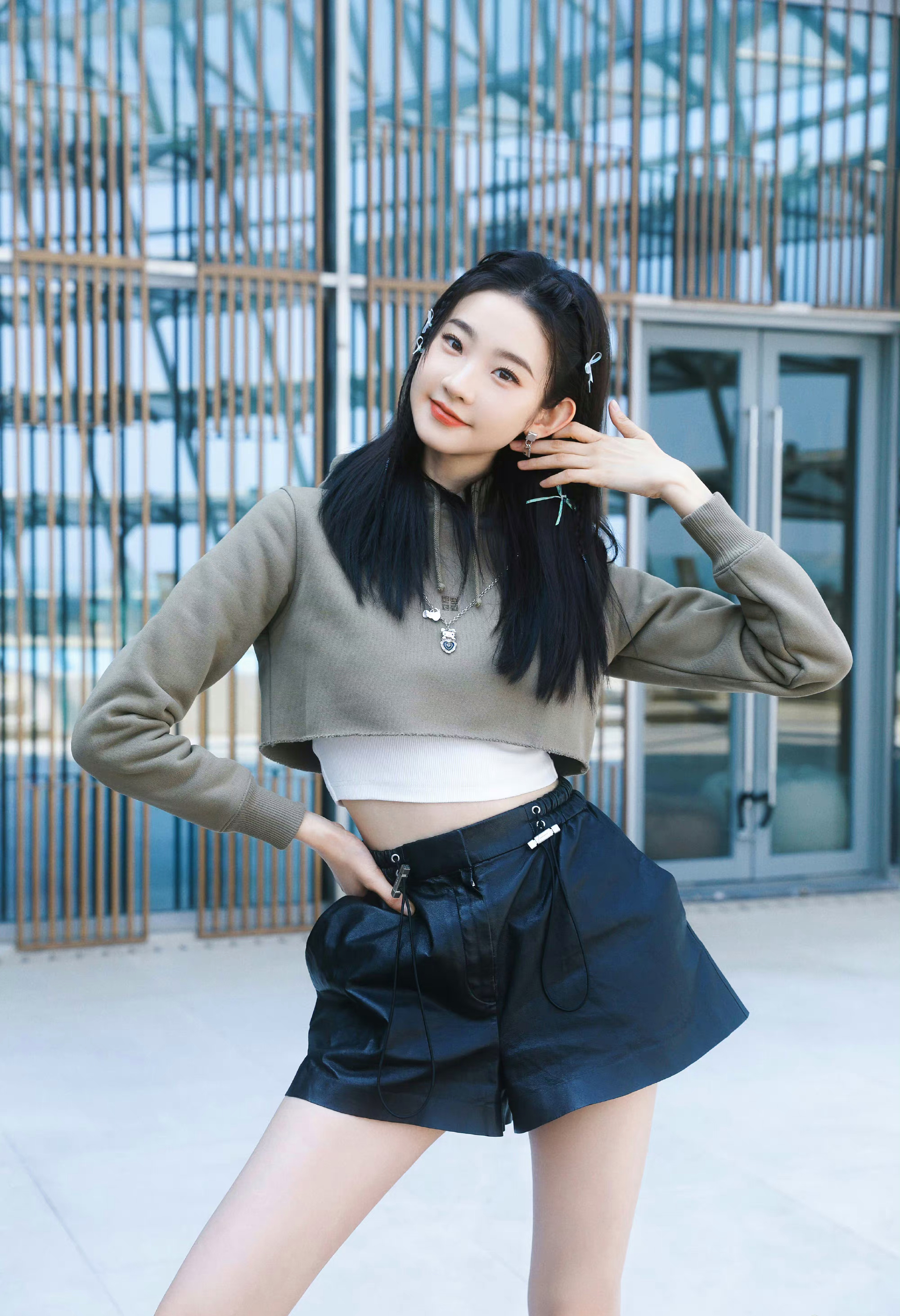 张艺凡作为推理社的成员之一,她展现了自己出色的演技和才华!