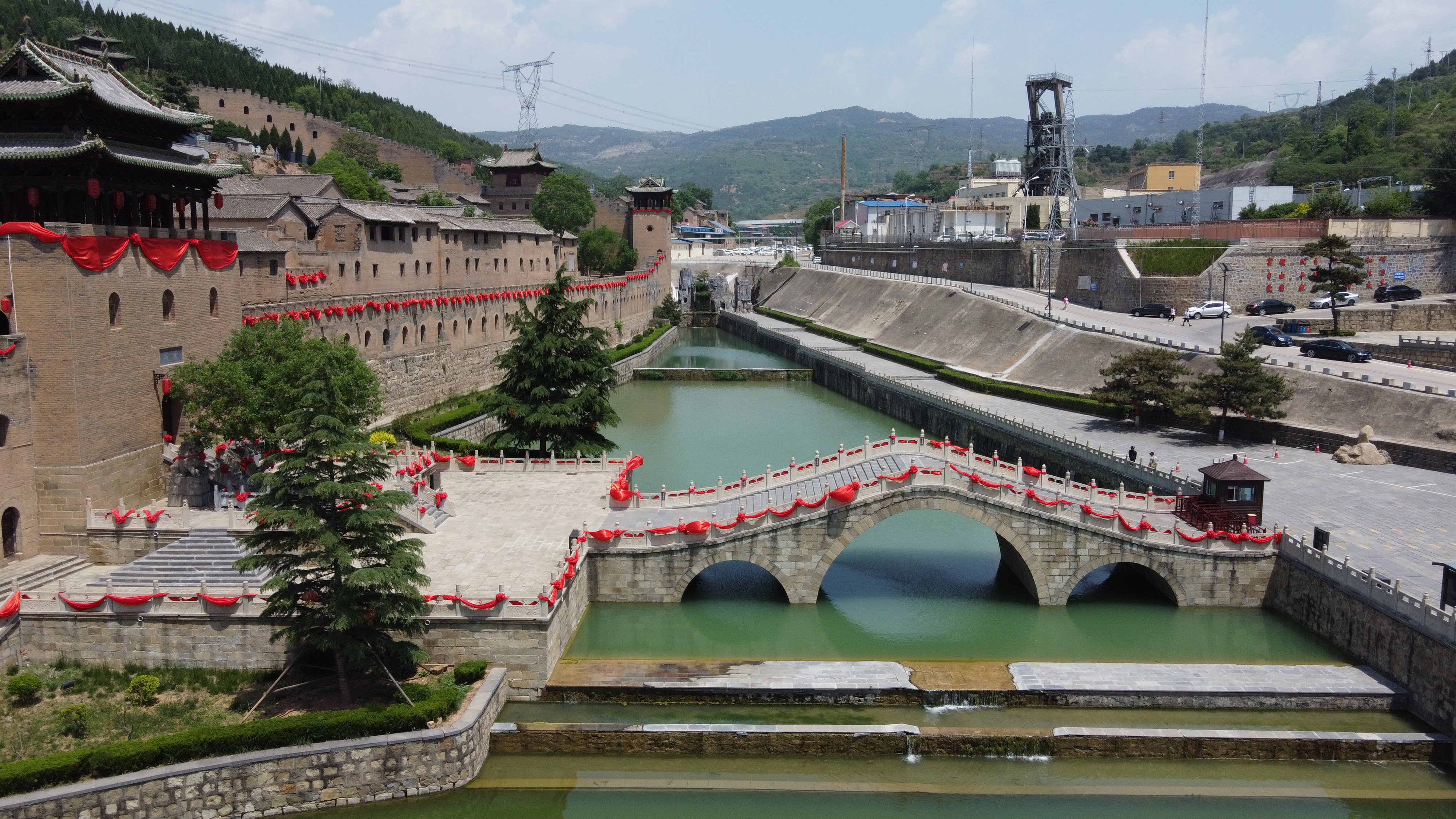 古城(古堡),位于山西省晋城市沁水县东南方向50公里的郑村镇湘峪村,被