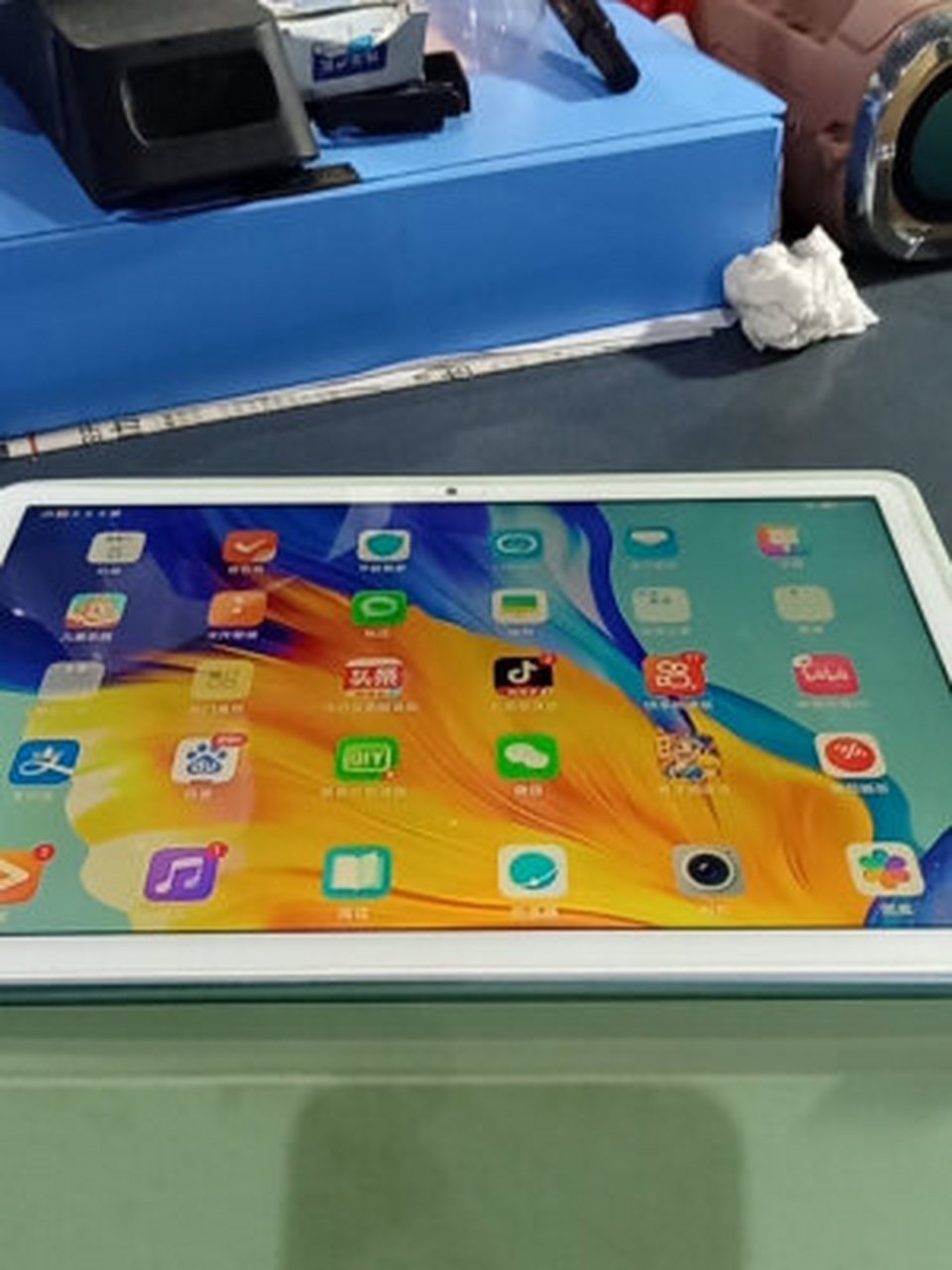 荣耀平板7和v6参数对比,荣耀6和7平板哪个好  荣耀平板7也还不错的