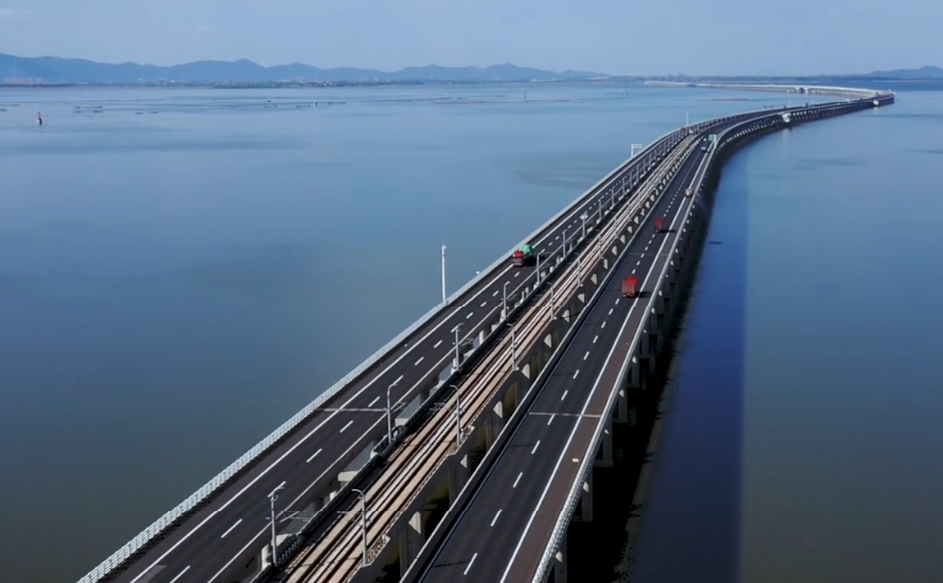 南京石臼湖上全长126172米的石臼湖特大桥