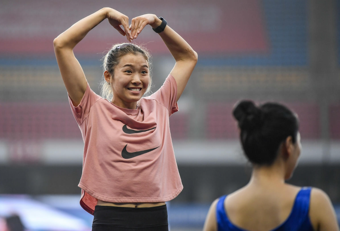 她是中国田径的"软实力",跨栏女神吴艳妮赛前踩点引来众人围观