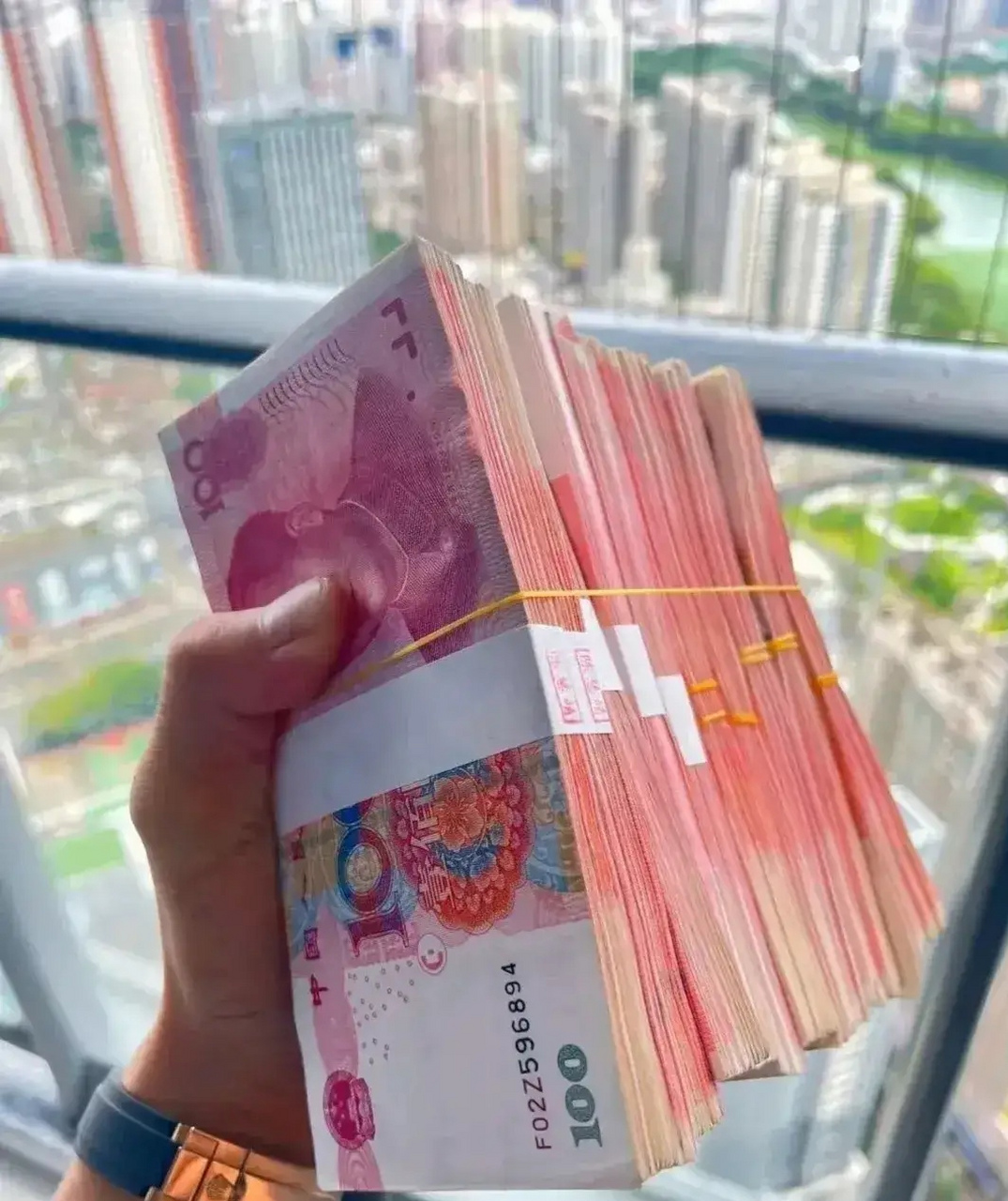 假如我有100万存款 存银行定期一年期,年利率1.85%算,100*1.85*1=1.