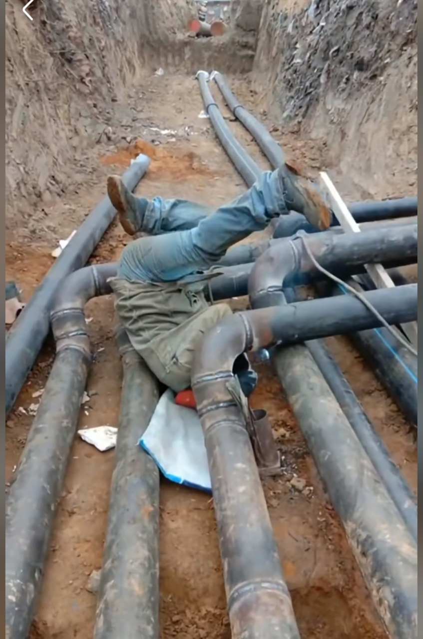 就按大哥这个标准的焊工,一个月给多少钱合适?#趣图搞笑