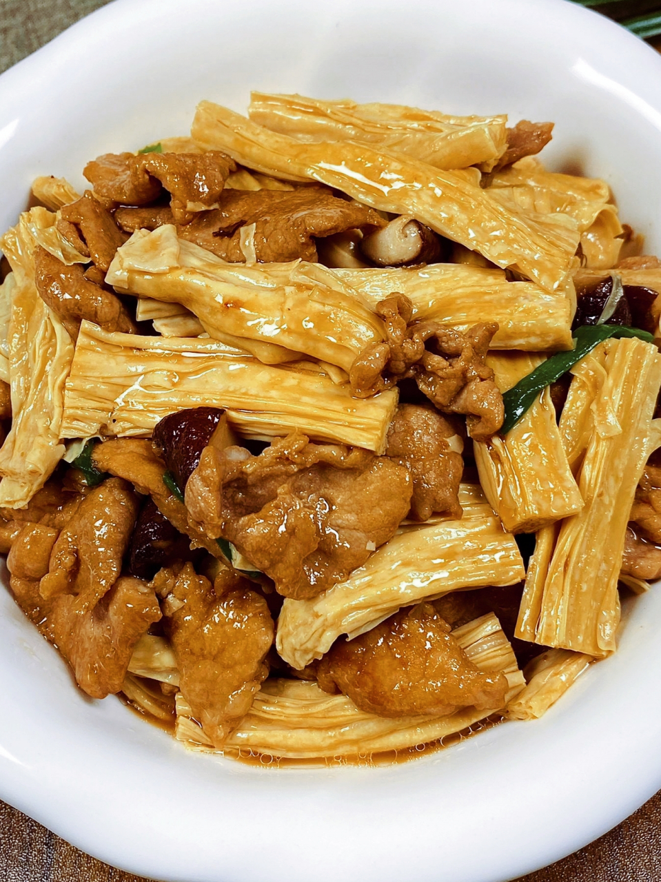 美食# 好吃又下饭的「腐竹炒肉」,浓浓汤汁搭配米饭,真是太美味啦