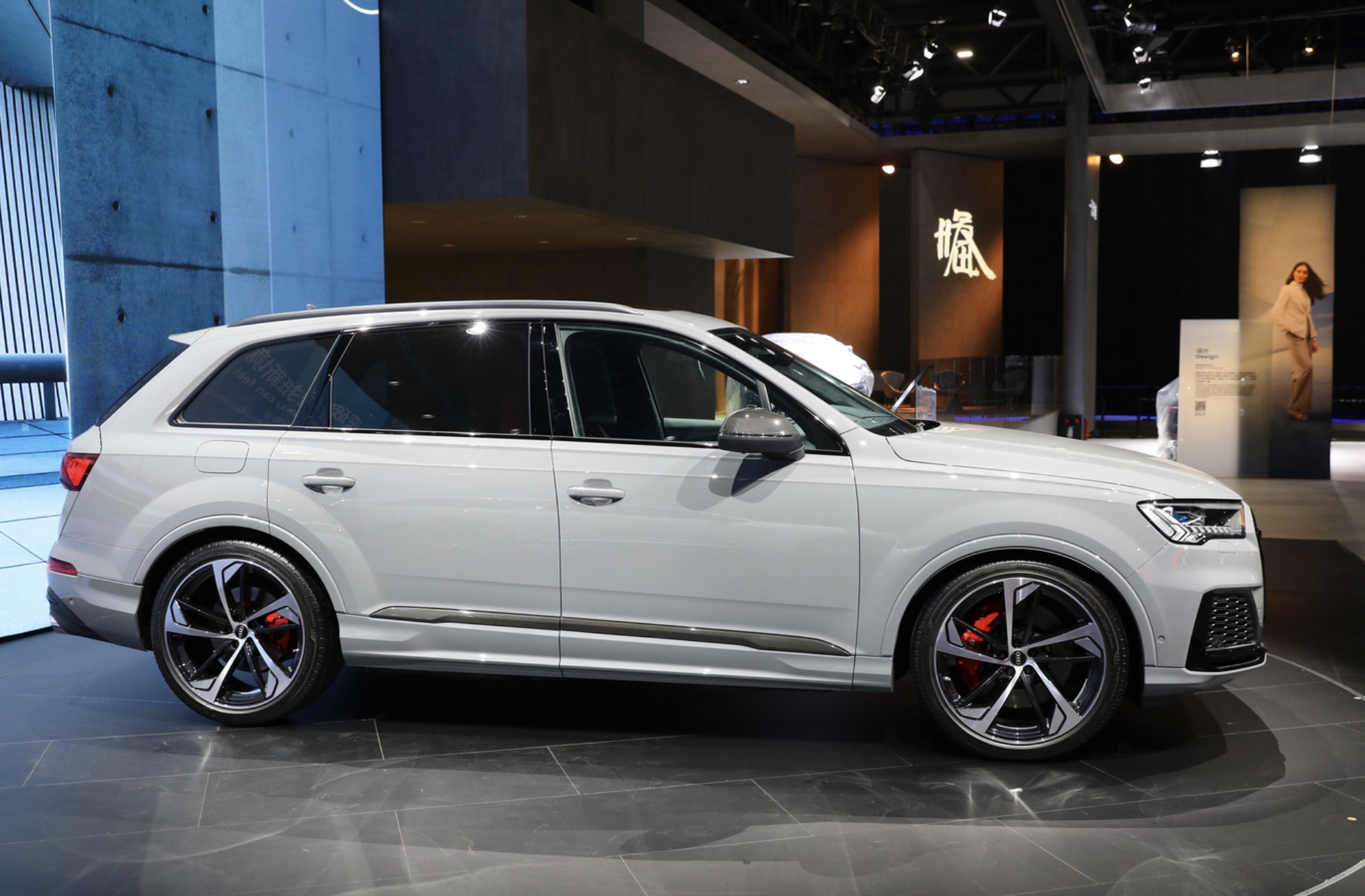 广州车展|奥迪sq7暗夜骑士亮相,v8发动机,托森四驱,限量300台