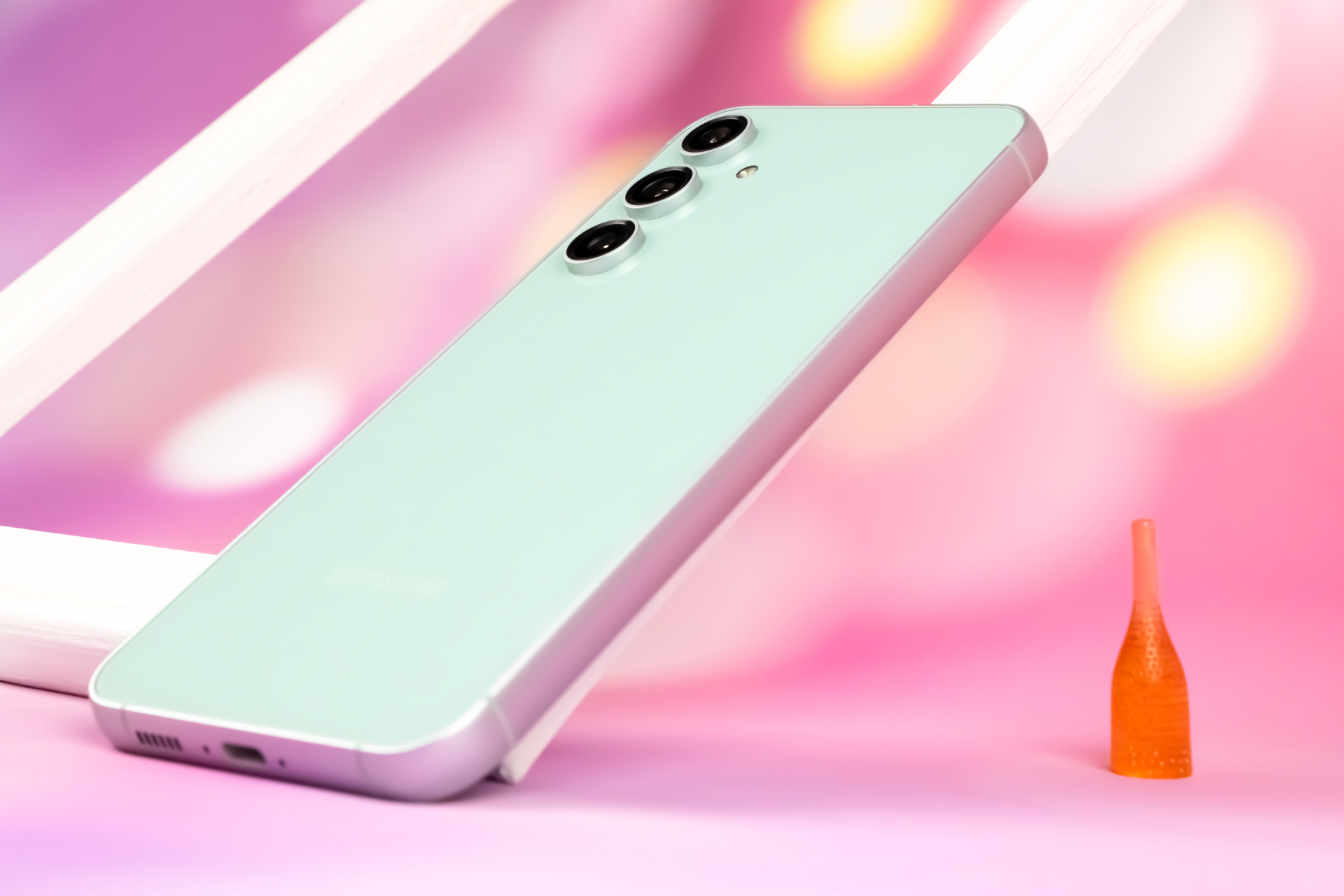 三星galaxy s23 fe也太好看了吧[舔屏]  尤其是湖泊绿这个配色,像是