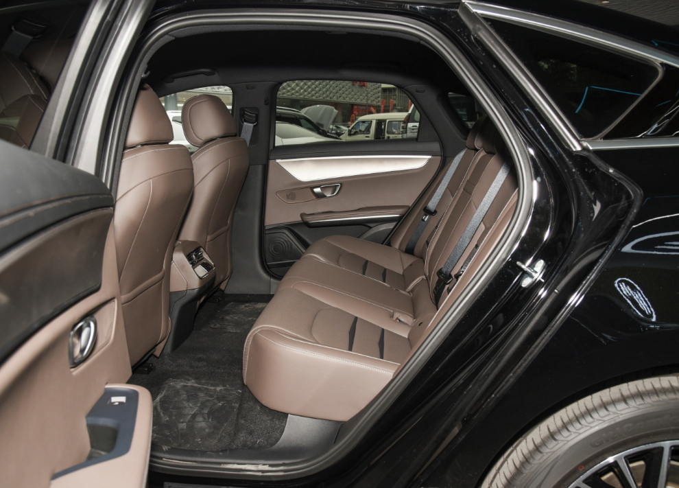 比亚迪e9:汉的兄弟车型,续航506公里,轴距2920mm