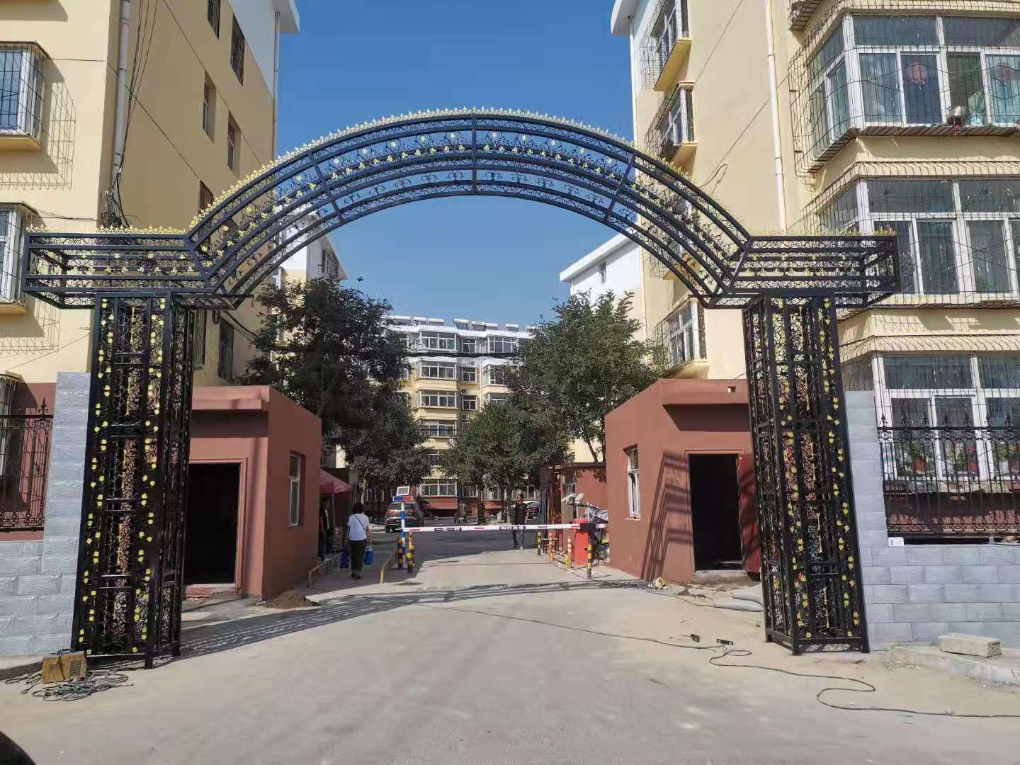 太原铁艺大门配件太原铁艺护栏厂家太原铁艺围墙加工