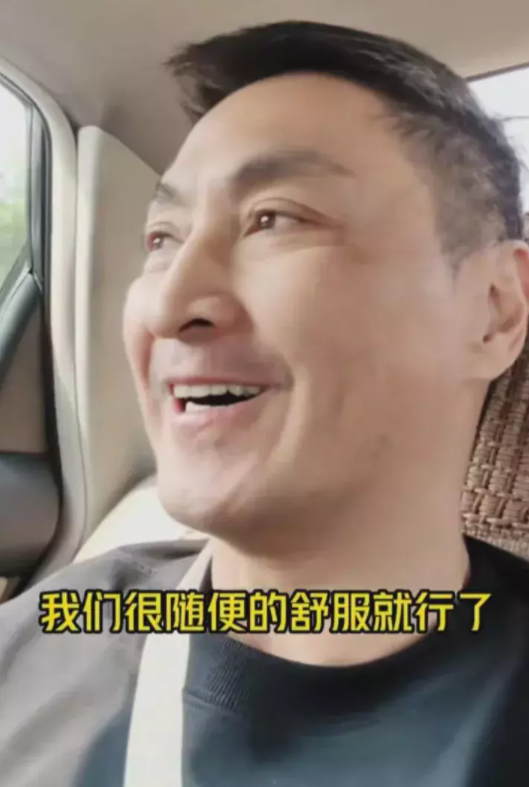 63岁何家劲定居惠州?高调晒女儿照满脸幸福,开始了全新的生活!