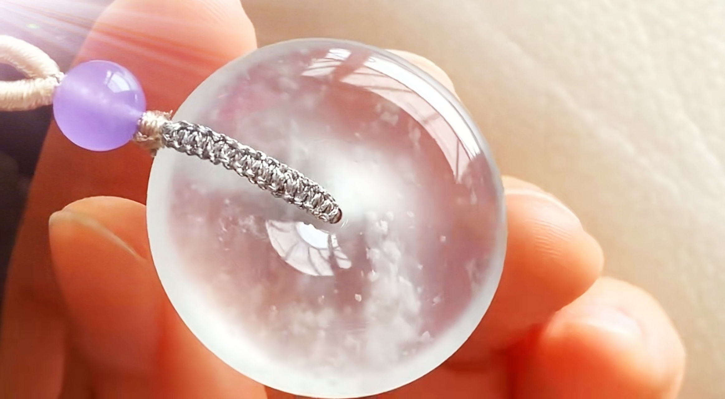 分享一枚天然翡翠高冰木那雪花棉平安扣,细腻冰透,品质美,完美!