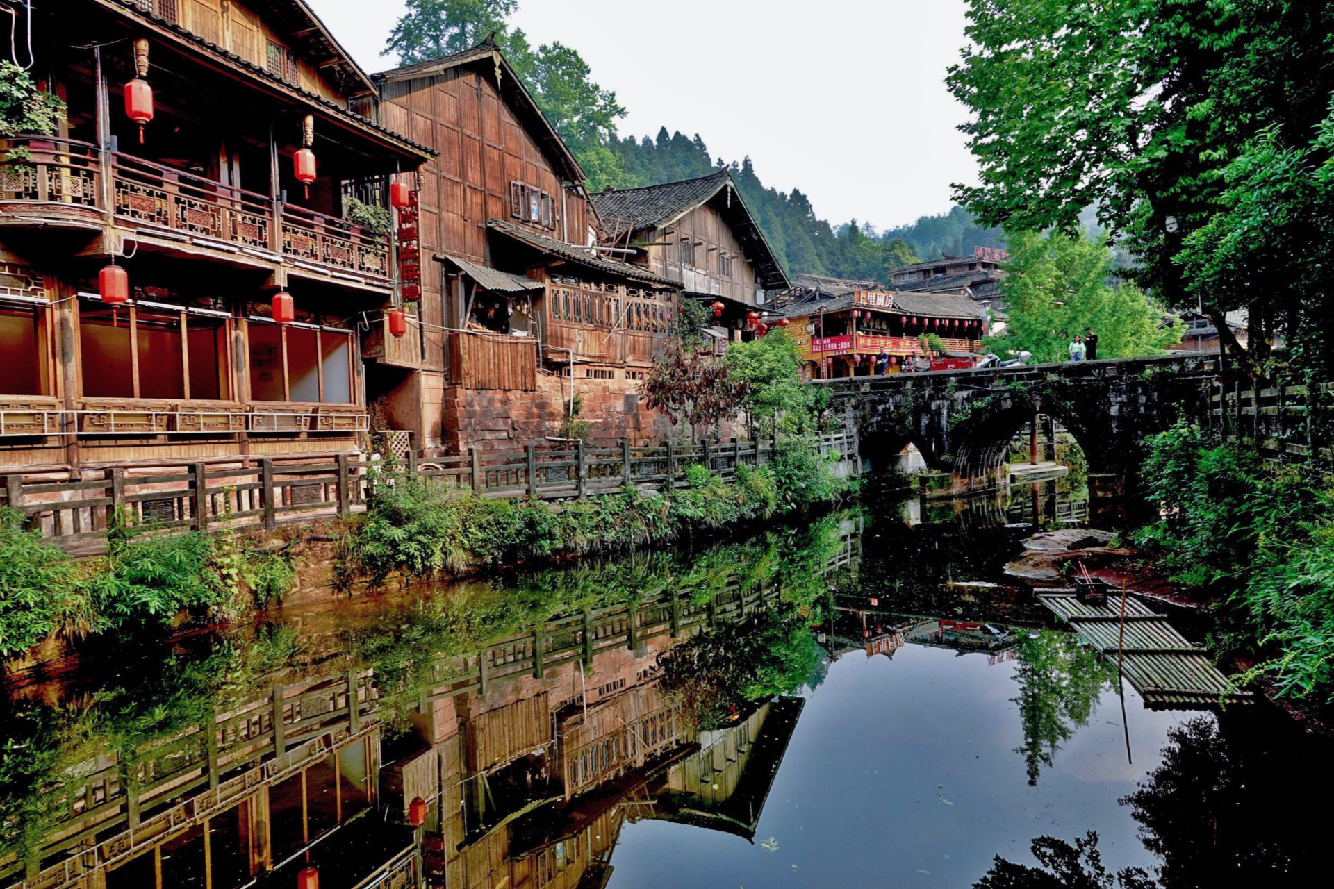 上里古镇:位于四川省雅安市雨城区北部,是四川省十大古镇之一.