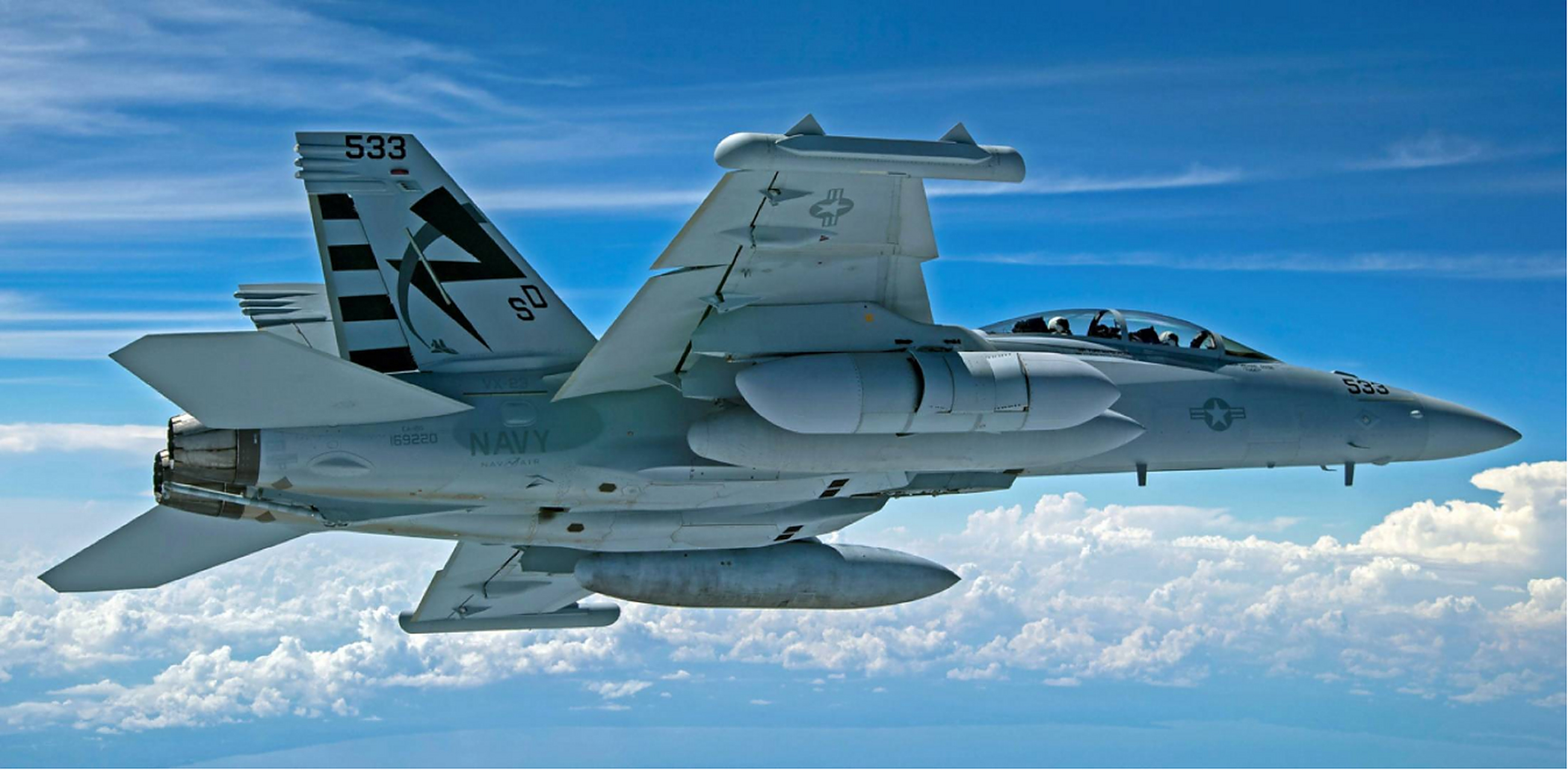 老天爷都看不下去了,美海军三架ea-18g咆哮者电子战飞机遭受雷劈!