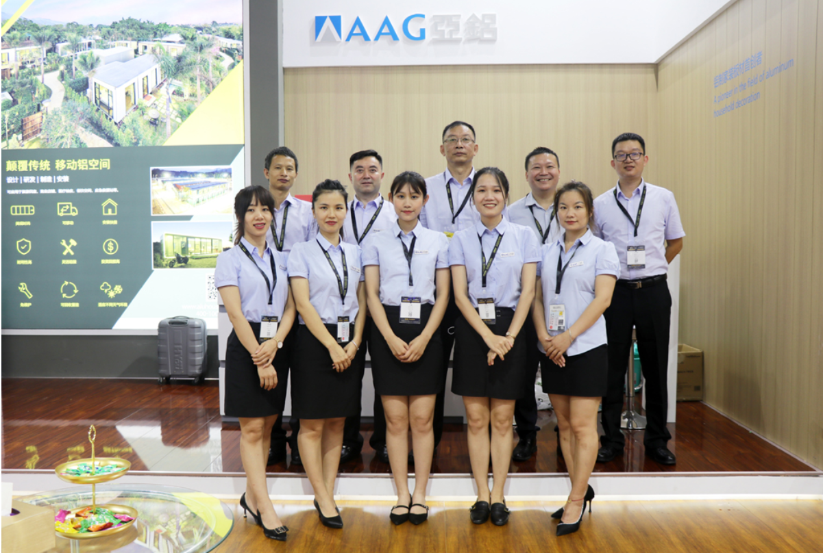 aag亚铝展会团队合影