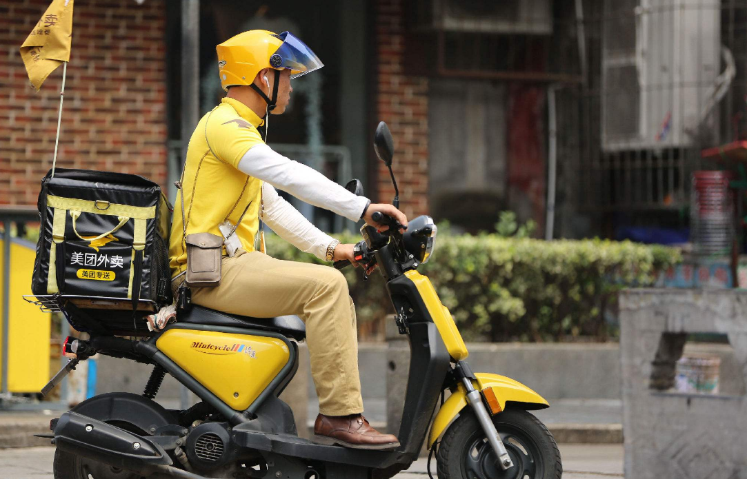 深圳一快递员自拍裤裆两次取毛,放入顾客餐食!吃饭中慎入