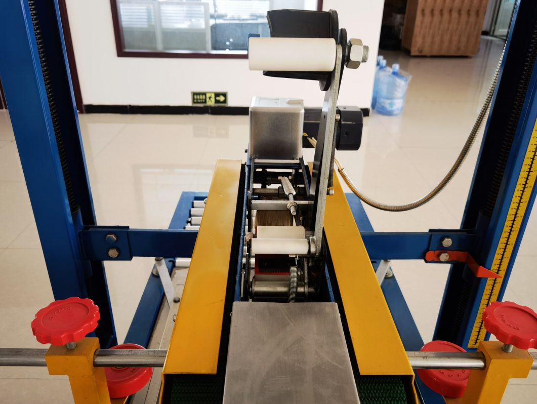 食品饮料纸箱封口机 自动胶带封箱机尺寸规格可定制