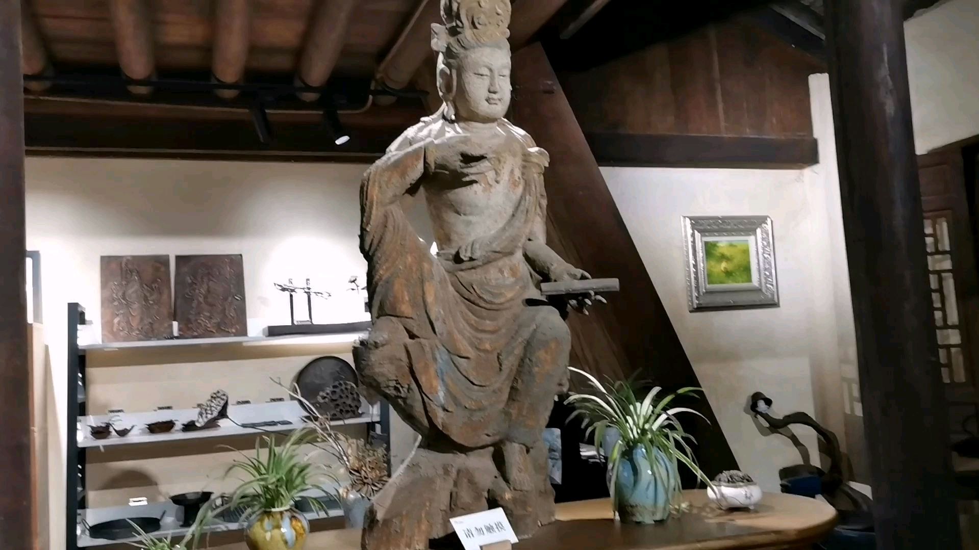南宁老街的木雕艺术品,让人流连忘返,很有历史的味道