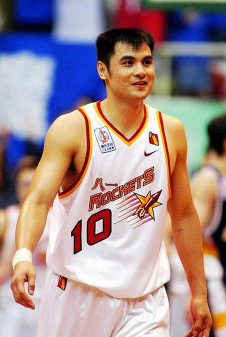 2022中国篮球名人堂:刘玉柱!!  【入堂人物刘玉栋生涯回顾】  1992年