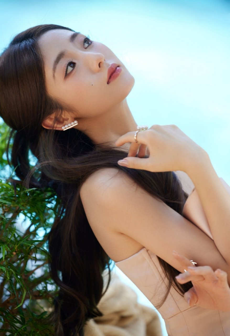 端庄优雅,靓丽清纯的#邢菲# 雪肤玉貌的容颜,窈窕曼妙的身材,精致白皙