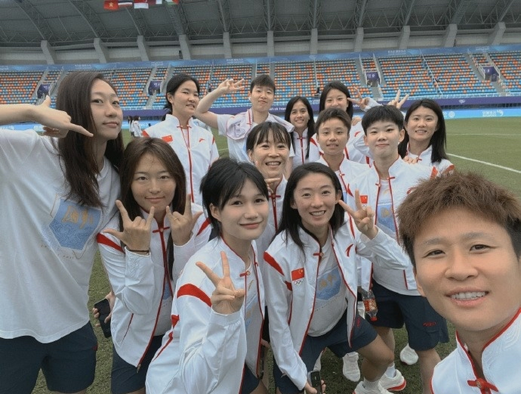 中国女足球员姚伟,姚凌薇鼎力支持亚运会女足赛事:为荣誉与光辉而战!