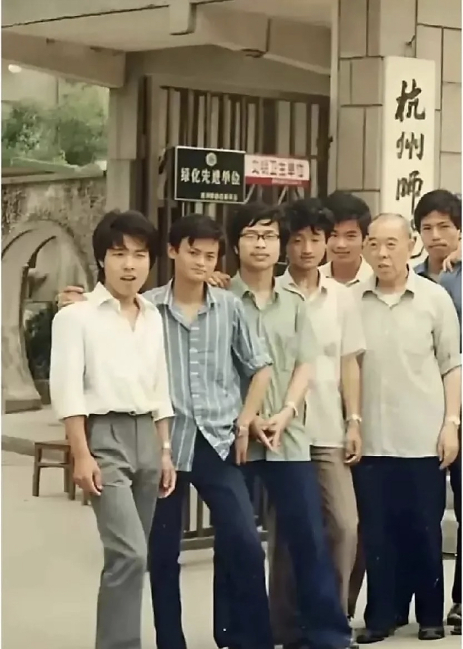 本来平平无奇的老照片,因为马云老同学的长相,让网友们震惊了.