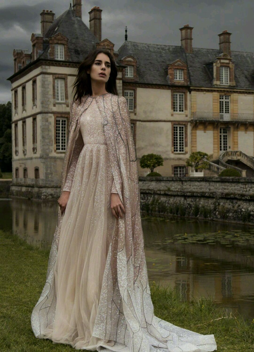 paolo sebastian 复古礼服:城堡里的贵气女孩